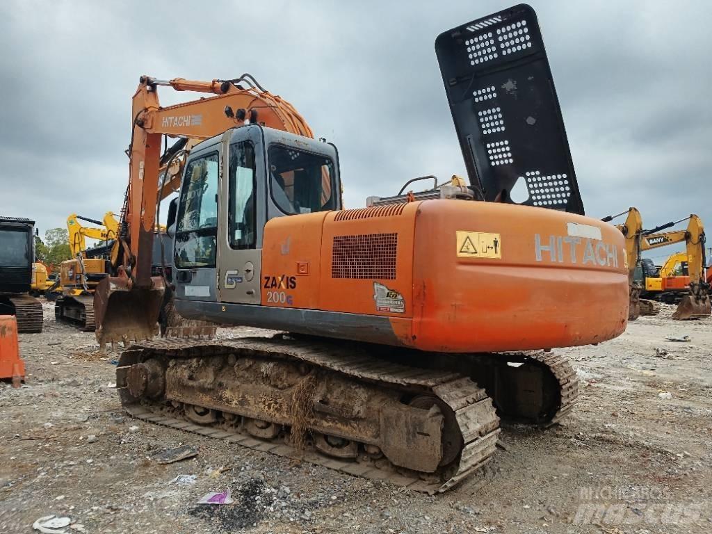 Hitachi ZX 200 Lánctalpas kotrók