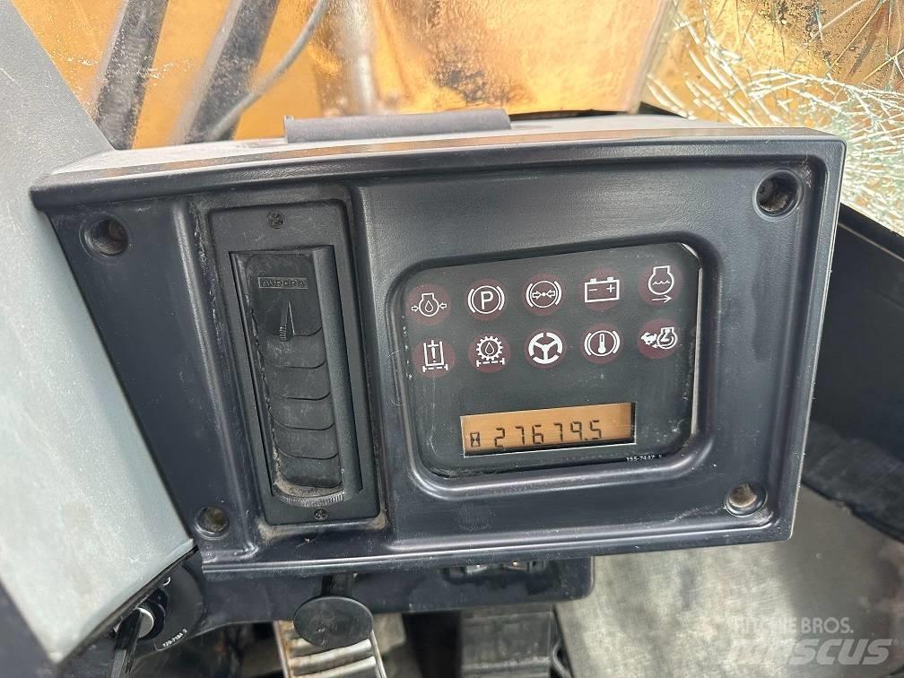 CAT 988 G Gumikerekes homlokrakodók
