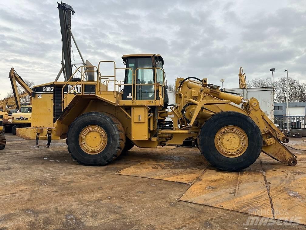 CAT 988 G Gumikerekes homlokrakodók