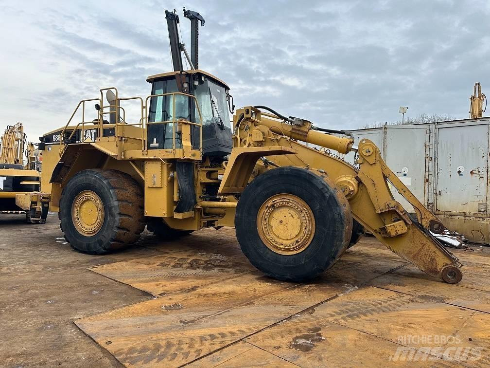 CAT 988 G Gumikerekes homlokrakodók