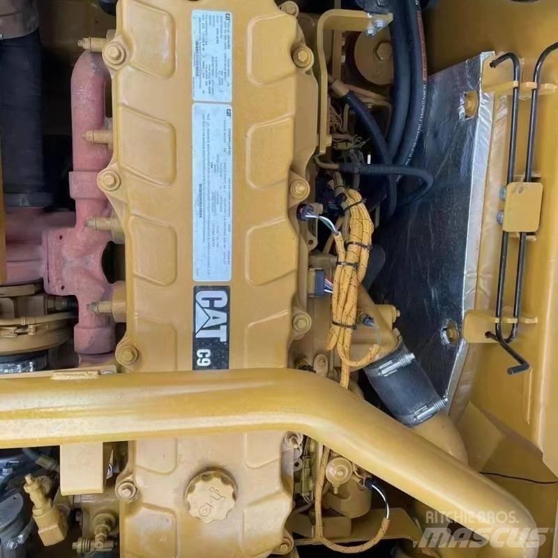 CAT 330 Lánctalpas kotrók