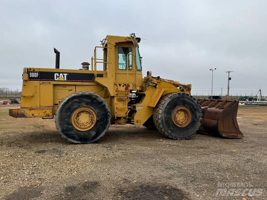 CAT 980 F Gumikerekes homlokrakodók