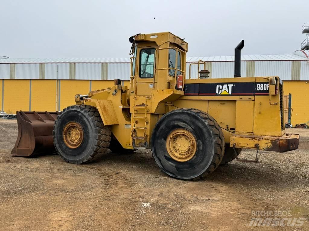 CAT 980 F Gumikerekes homlokrakodók