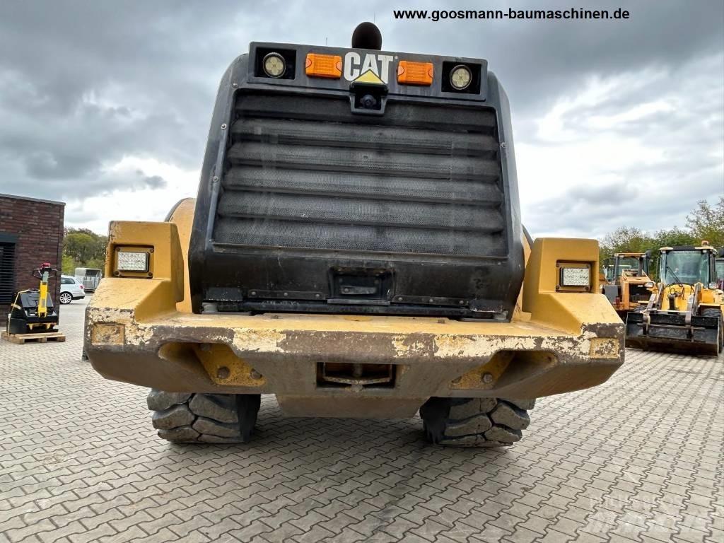 CAT 972 M Gumikerekes homlokrakodók