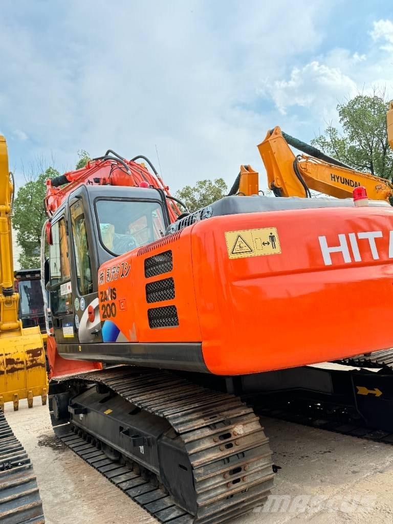 Hitachi ZX 200 Lánctalpas kotrók