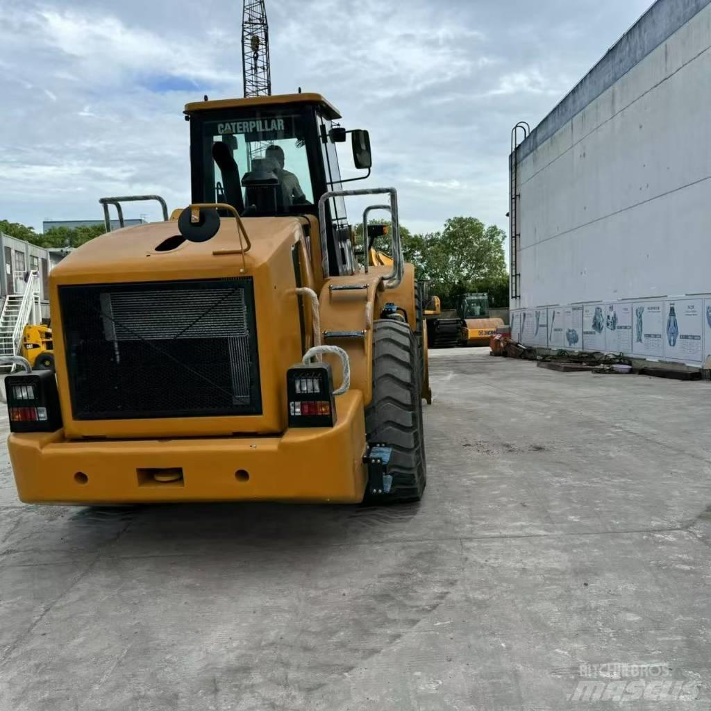 CAT 966 H Gumikerekes homlokrakodók
