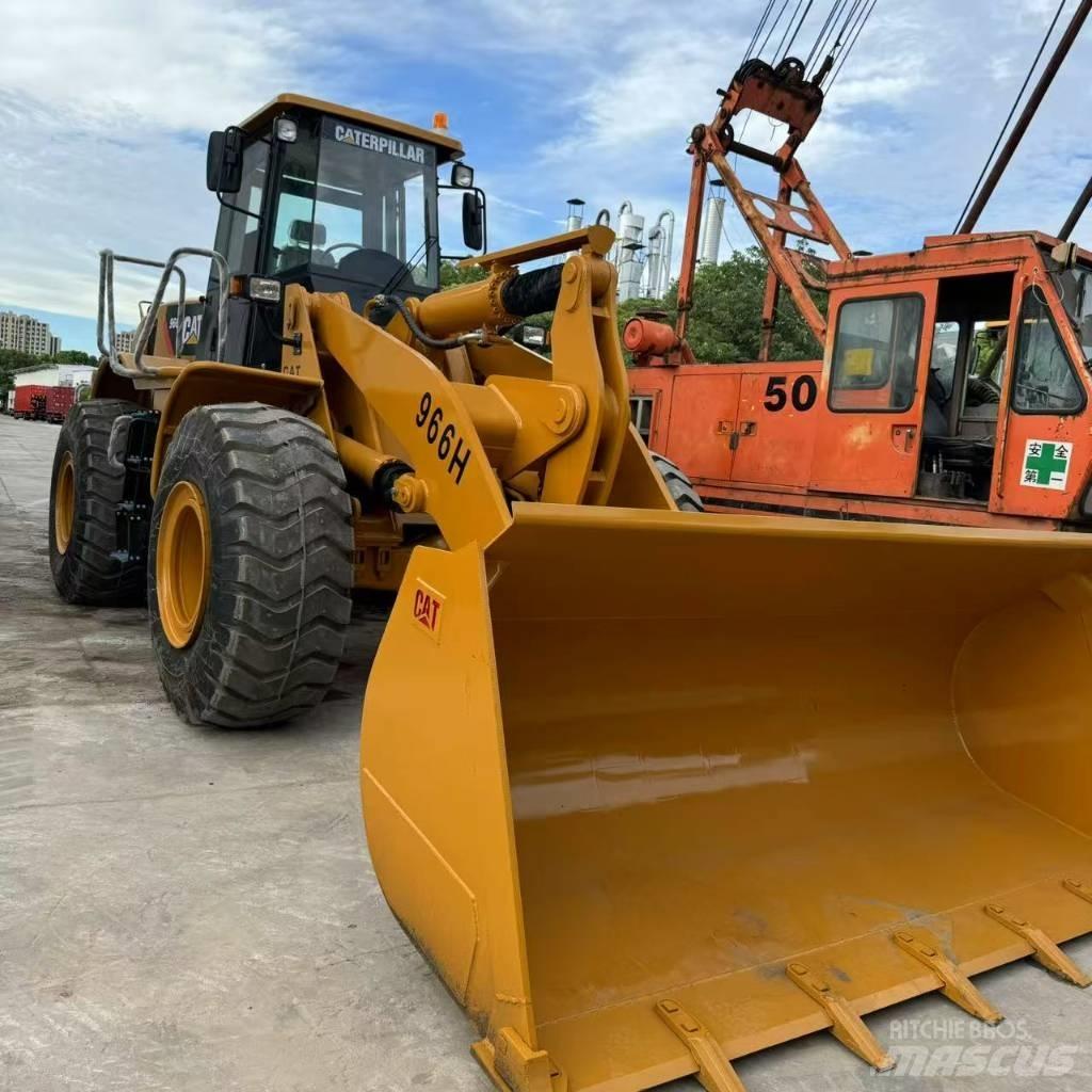 CAT 966 H Gumikerekes homlokrakodók