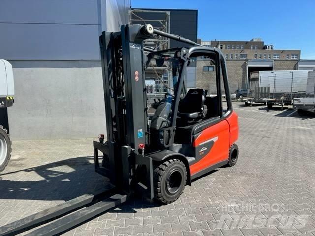 Linde E35L Elektromos targoncák