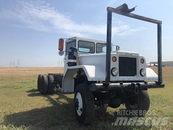 Diamond T M13 Fülkés alváz