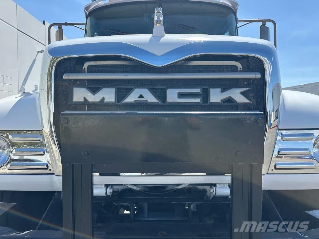 Mack CV 713 Multifunkciós teherautók