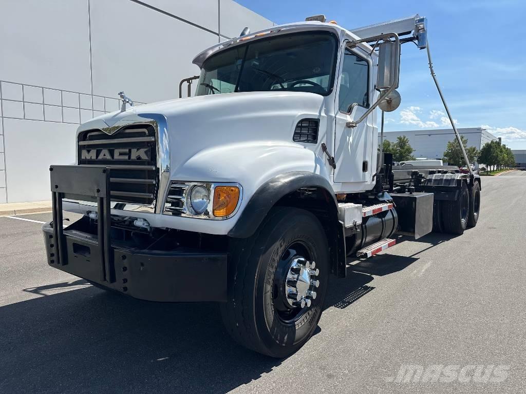 Mack CV 713 Multifunkciós teherautók