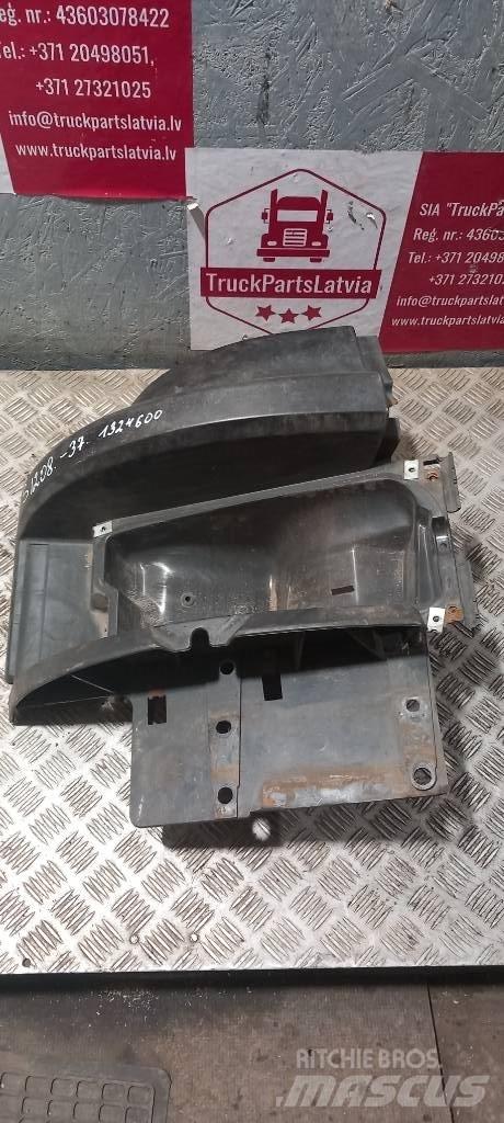 Scania 94 D.   1324600 Vezetőfülke és belső tartozékok