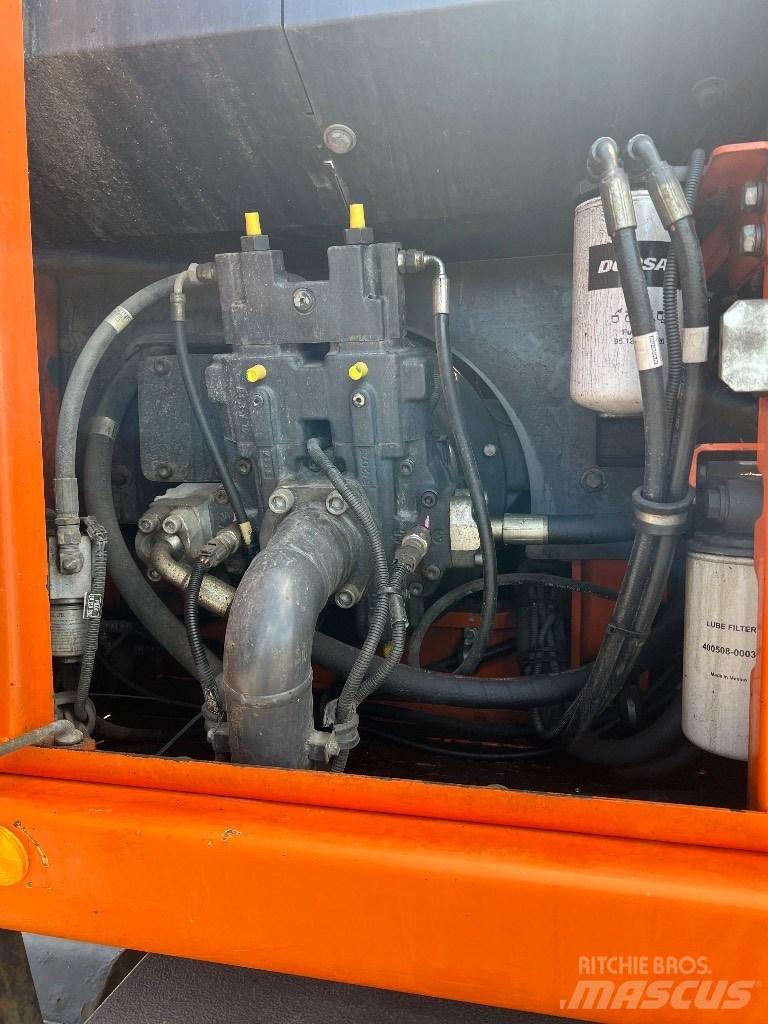 Doosan DX 160 W-3 Gumikerekes kotrók