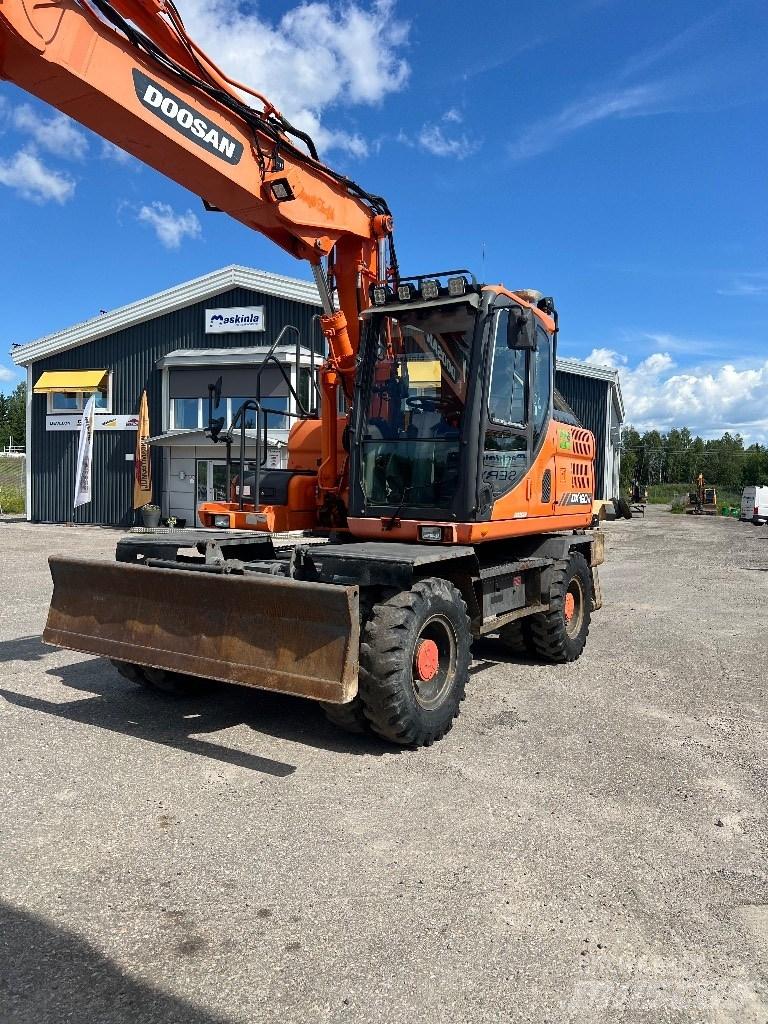 Doosan DX 160 W-3 Gumikerekes kotrók