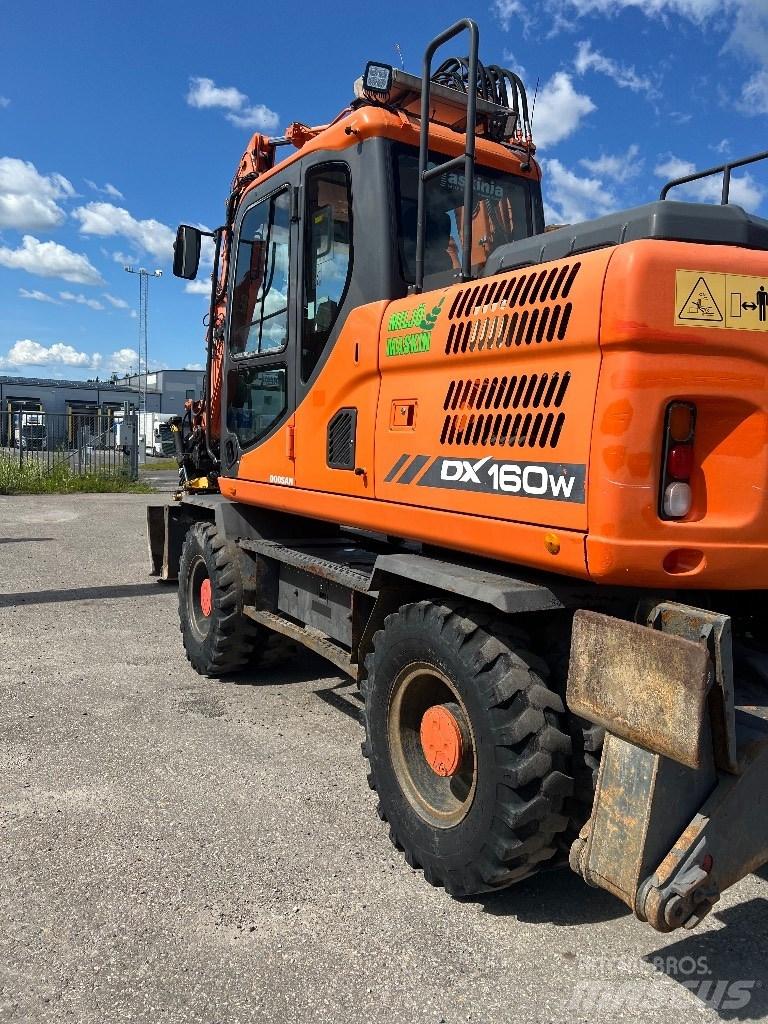 Doosan DX 160 W-3 Gumikerekes kotrók