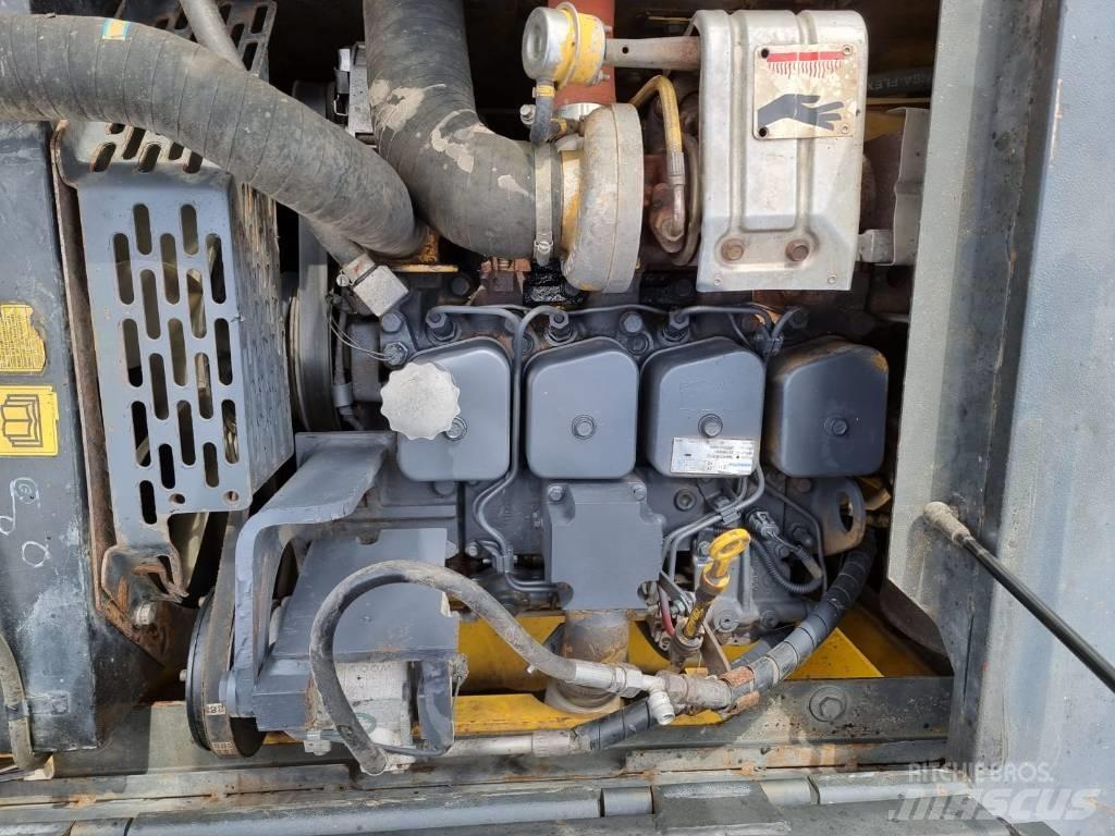 Komatsu PW 130-7K Gumikerekes kotrók