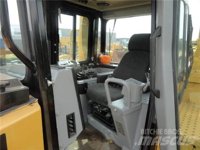 CAT D 8 R lánctalpas dózerek