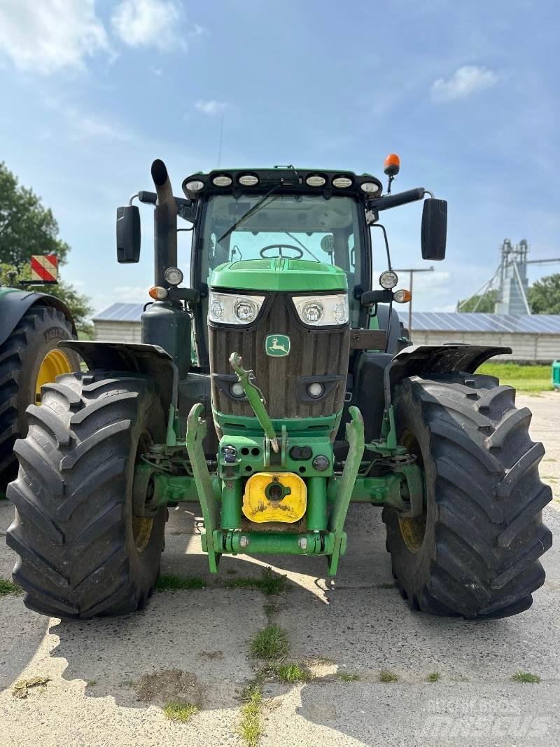 John Deere 6215R Traktorok