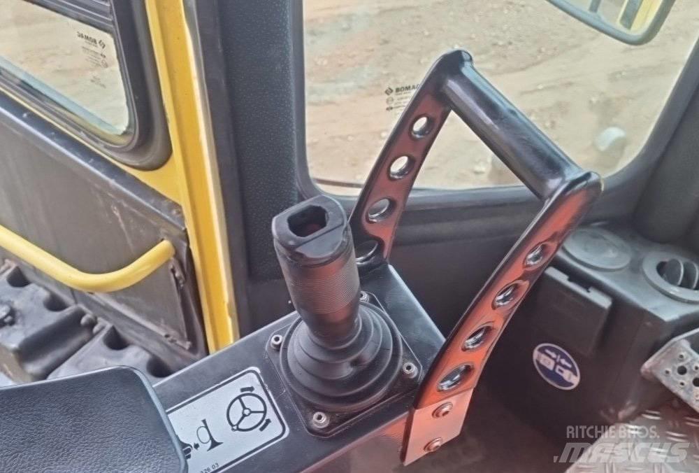 Bomag BC722RB2 Tampers