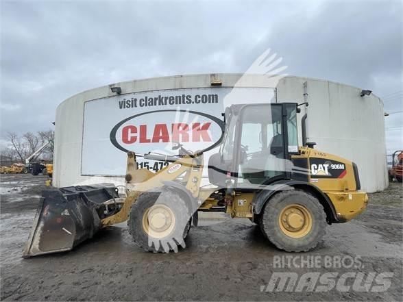 CAT 906M Gumikerekes homlokrakodók