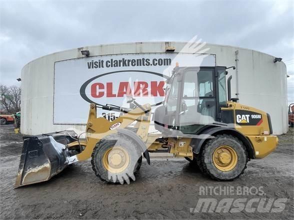 CAT 906M Gumikerekes homlokrakodók