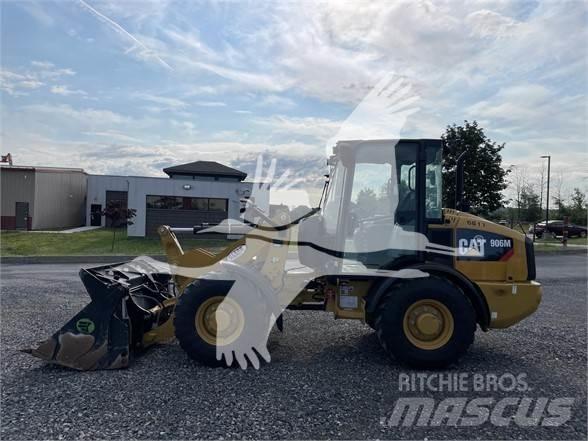 CAT 906M Gumikerekes homlokrakodók