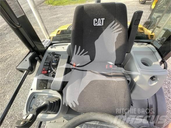 CAT 906M Gumikerekes homlokrakodók