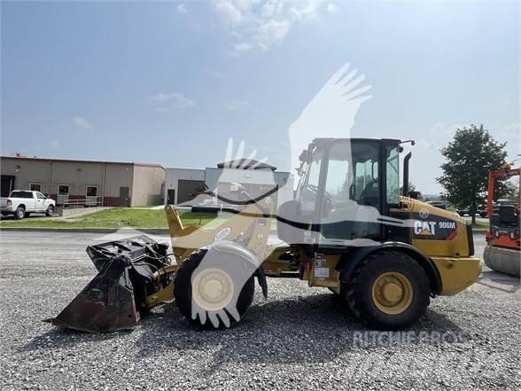 CAT 906M Gumikerekes homlokrakodók