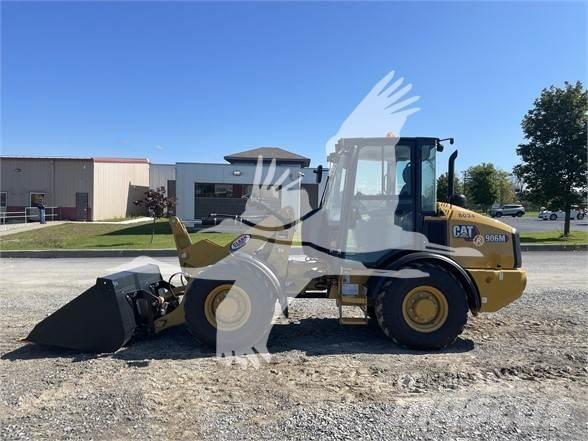 CAT 906M Gumikerekes homlokrakodók