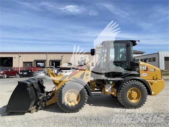 CAT 906M Gumikerekes homlokrakodók