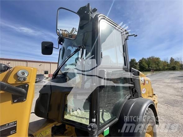 CAT 906M Gumikerekes homlokrakodók