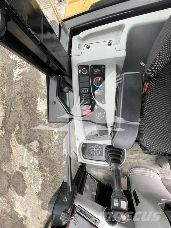 CAT 908M Gumikerekes homlokrakodók