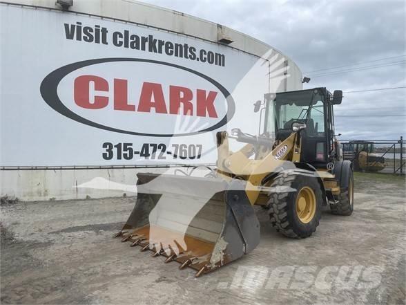 CAT 908M Gumikerekes homlokrakodók