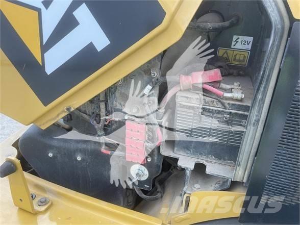 CAT 908M Gumikerekes homlokrakodók