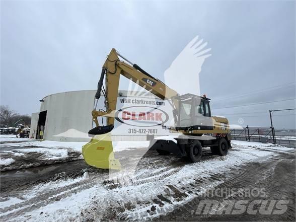 CAT M318D Gumikerekes kotrók