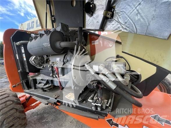 JLG 600AJ Karos emelők
