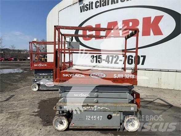 SkyJack SJ3219 Ollós emelők
