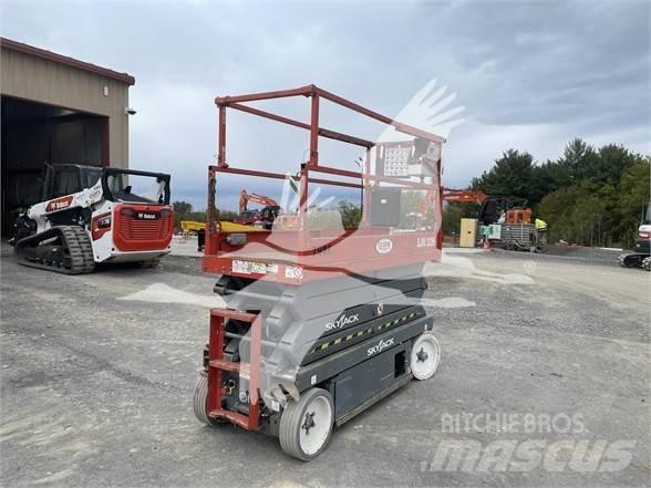 SkyJack SJ3226 Ollós emelők