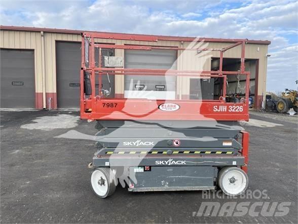 SkyJack SJ3226 Ollós emelők