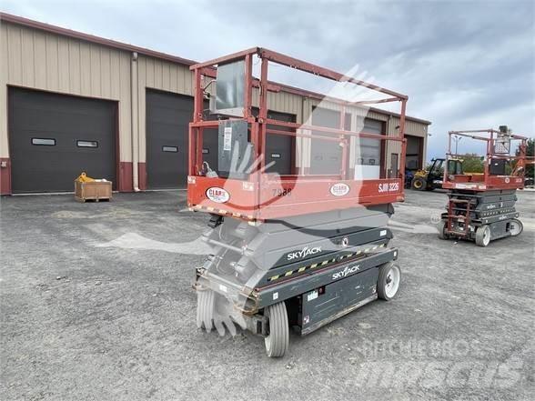 SkyJack SJ3226 Ollós emelők