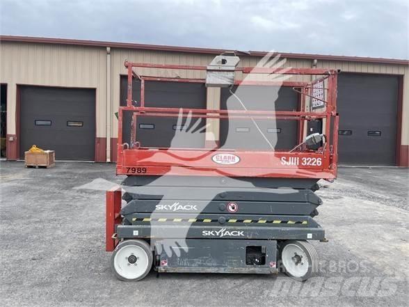 SkyJack SJ3226 Ollós emelők