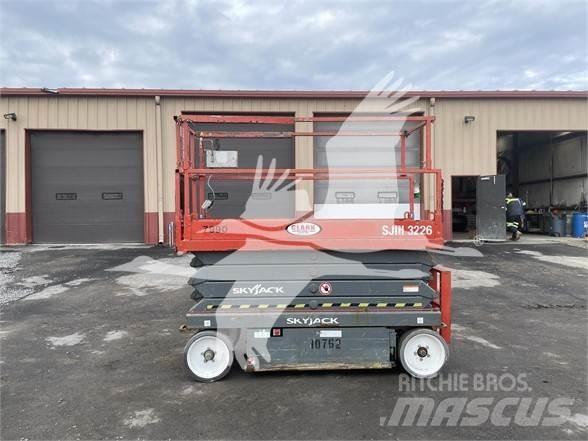SkyJack SJ3226 Ollós emelők