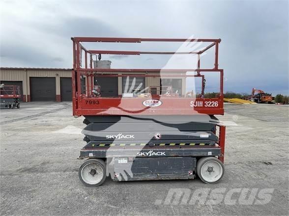 SkyJack SJ3226 Ollós emelők
