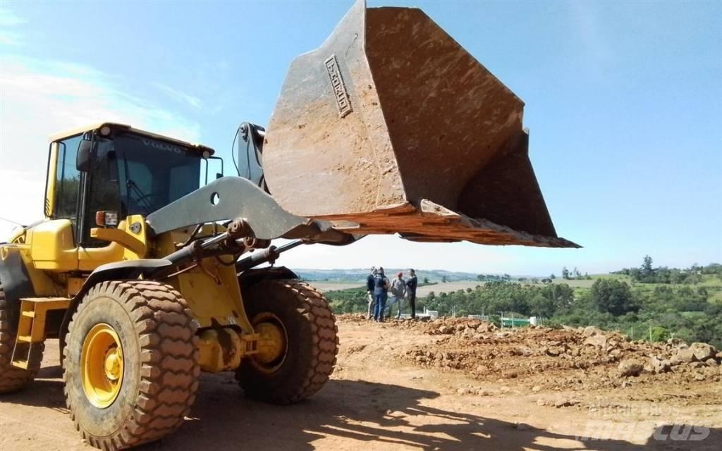 Volvo L 90 F Gumikerekes homlokrakodók