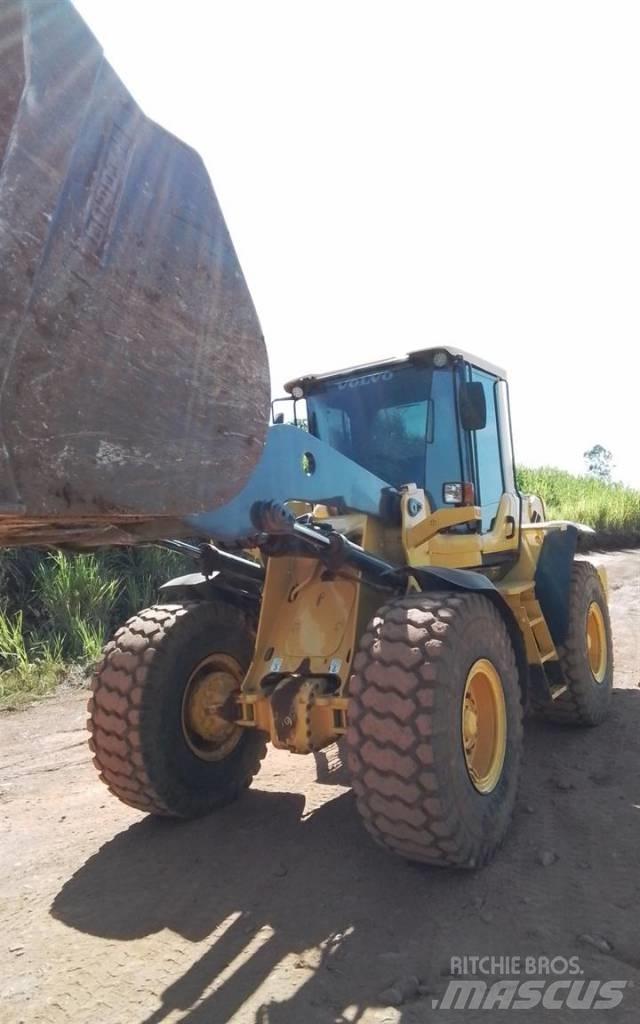 Volvo L 90 F Gumikerekes homlokrakodók