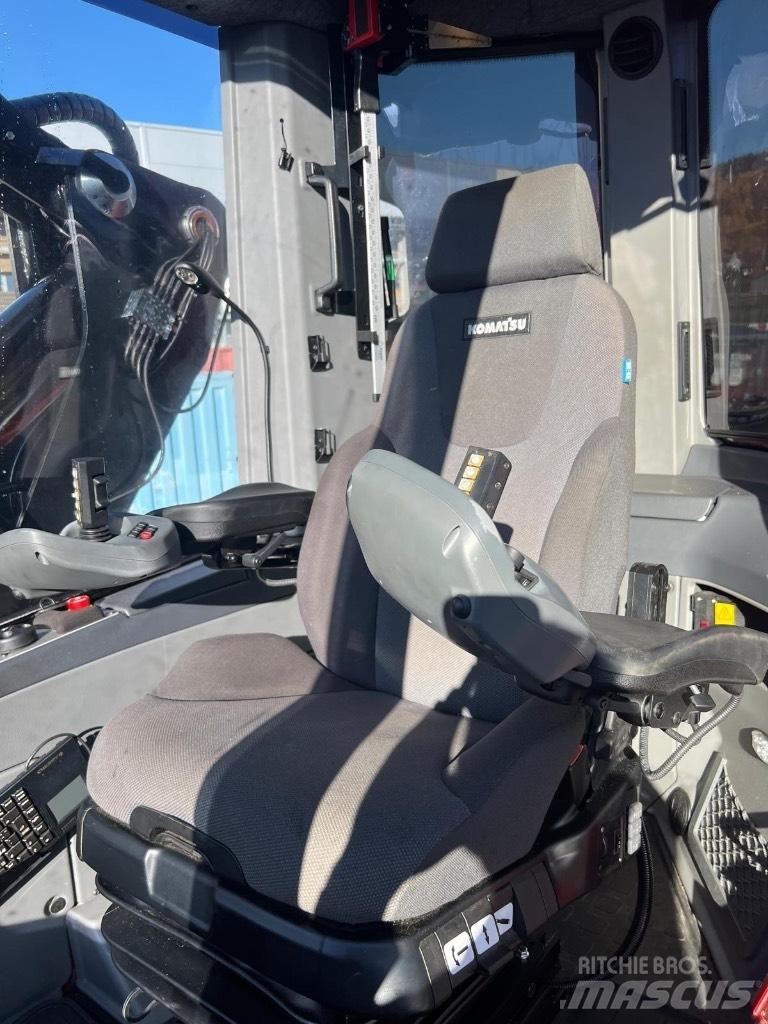 Komatsu 901XC Betakarítók