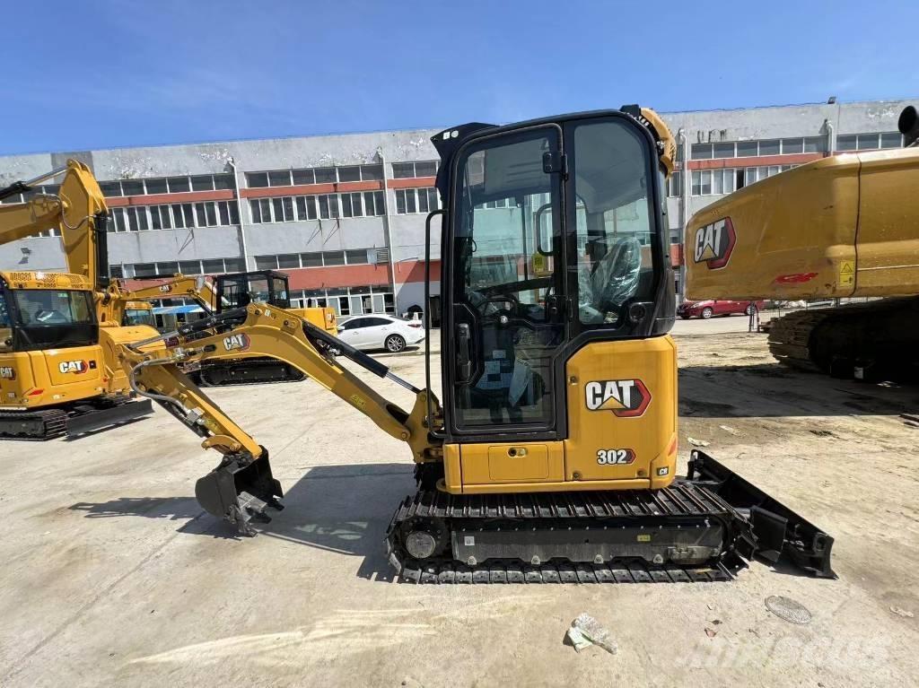 CAT 302 Mini kotrók < 7t
