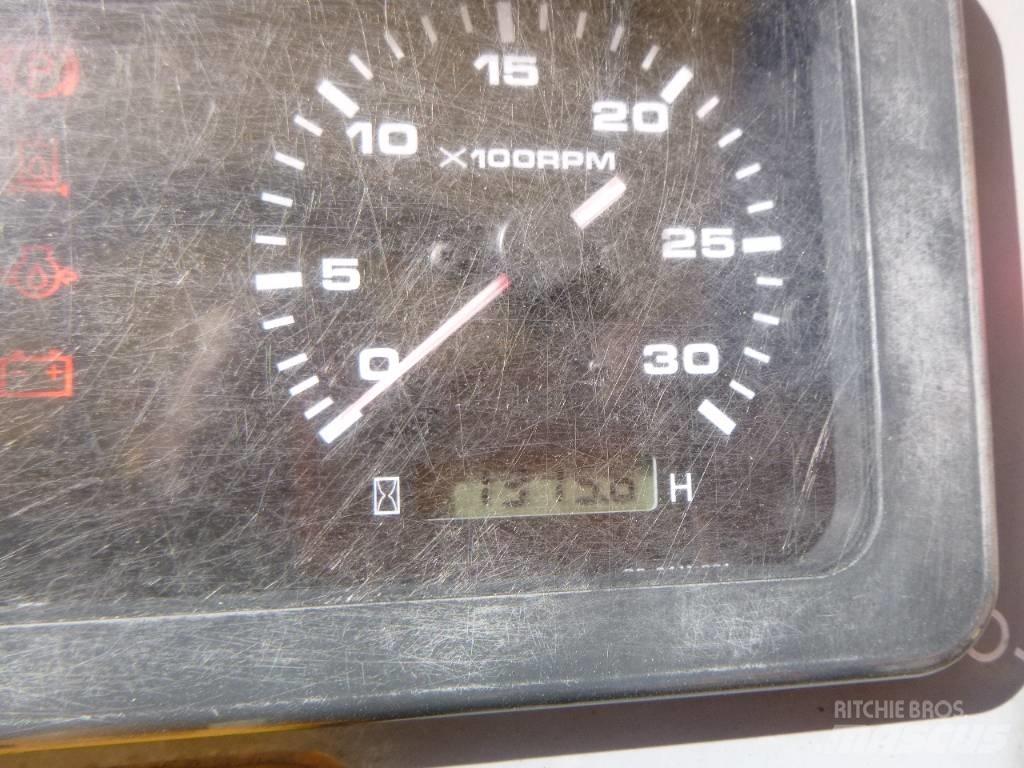 Sakai TS160-2 Pneumatikus kerekes hengerek