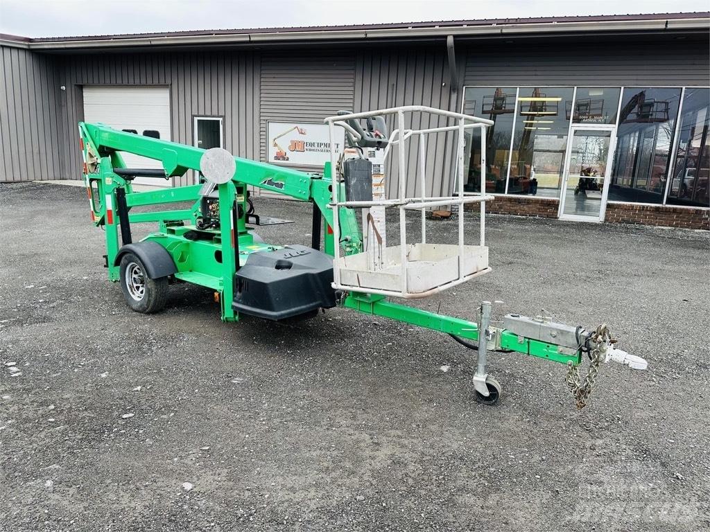 JLG T 350 Pótkocsira szerelt emelők és állványok