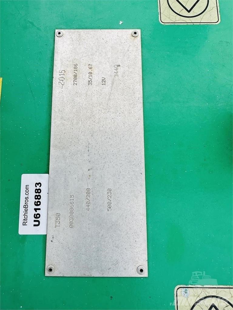 JLG T 350 Pótkocsira szerelt emelők és állványok